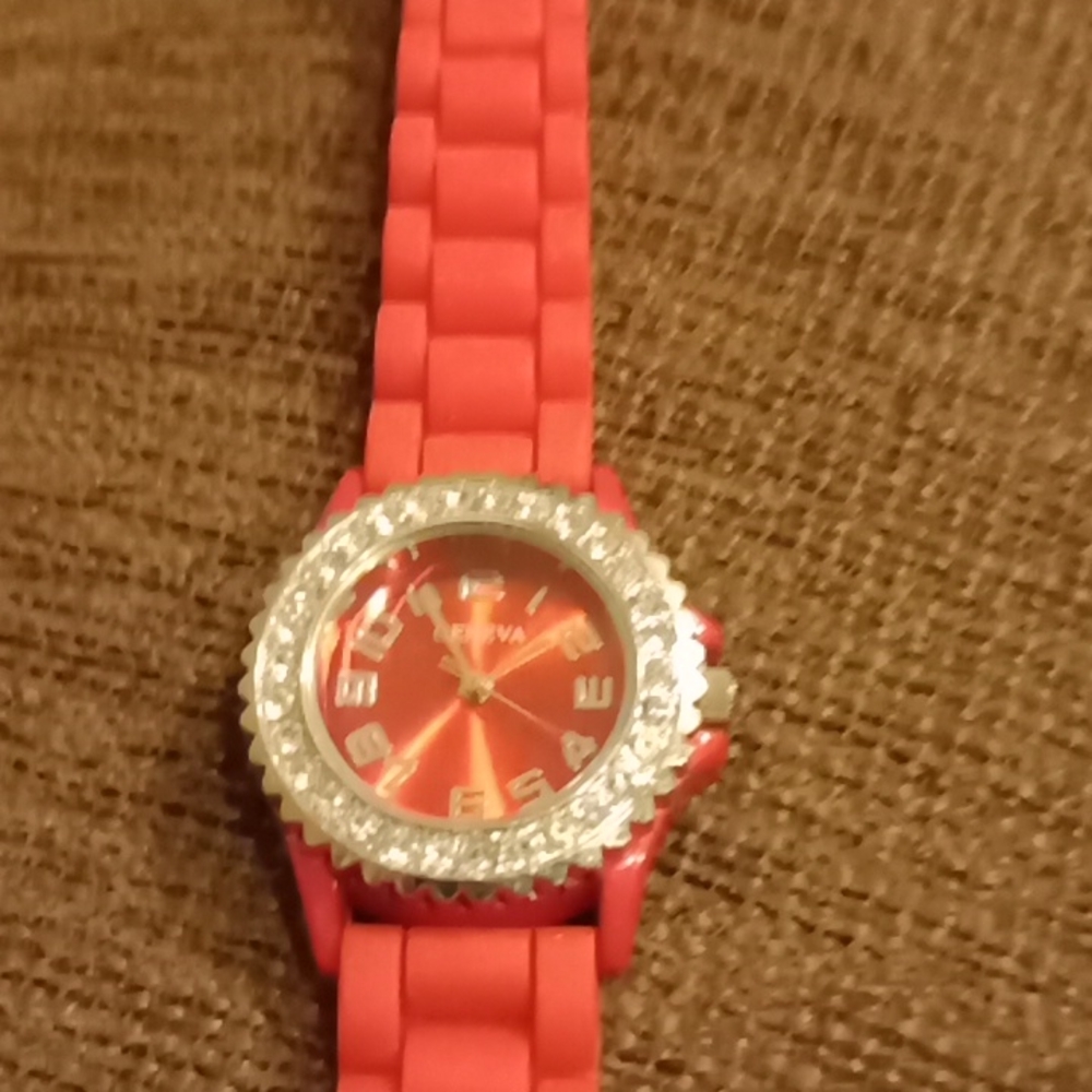 Like new Geneva Watch - Picture 2 of 4